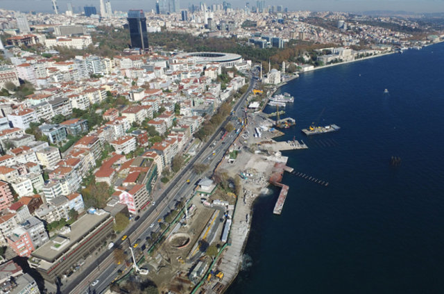 İstanbul Kabataş'ta sahil düzenlemesi "Martı" projesi iskeleleri ortaya çıkmaya başladı