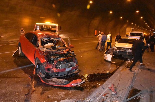 İzmir'de zincirleme trafik kazası; 2'si ağır 5 yaralı