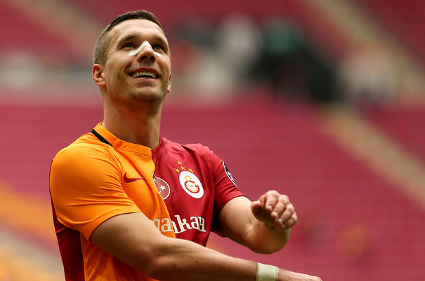Galatasaraylı yıldız Lukas Podolski'ye 'Çin' kancası!