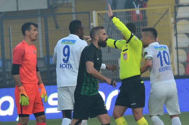 Tolga Özkalfa, Akhisar karşısında Kasımpaşa'nın golünü görmeden iptal etti!