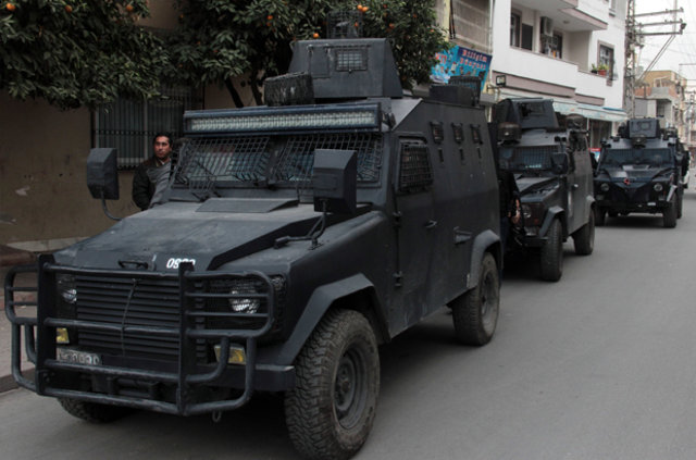 Adana'da 500 polisle şafak operasyonu: 28 gözaltı