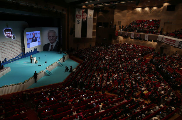 AK Parti kongrelerine ‘olası’ referandum rötarı
