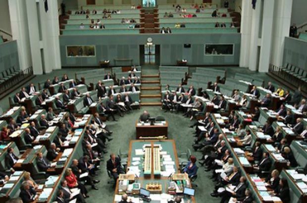 Avustralya Parlamentosunda sığınmacılara destek pankartı