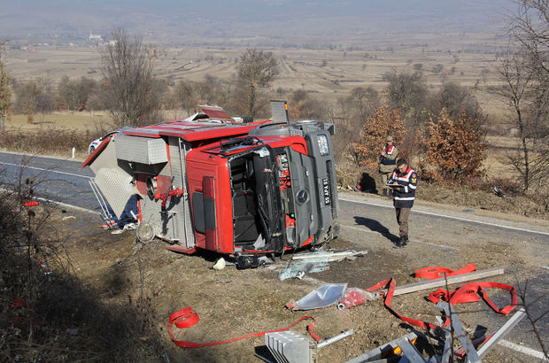 Samsun'da yangına giderken devrilen itfaiye aracının eri hayatını kaybetti