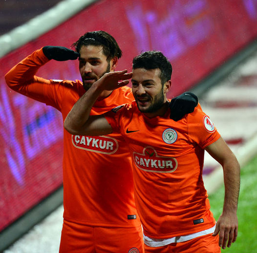 Çaykur Rizesporlu futbolcular gol sonrası asker selamı verdi...