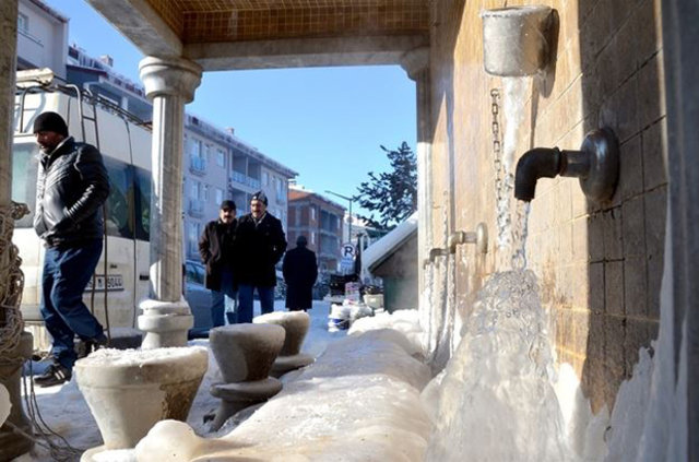 Ağrı buz tuttu: Eksi 34 derece, Doğu Anadolu şehirleri buz tuttu