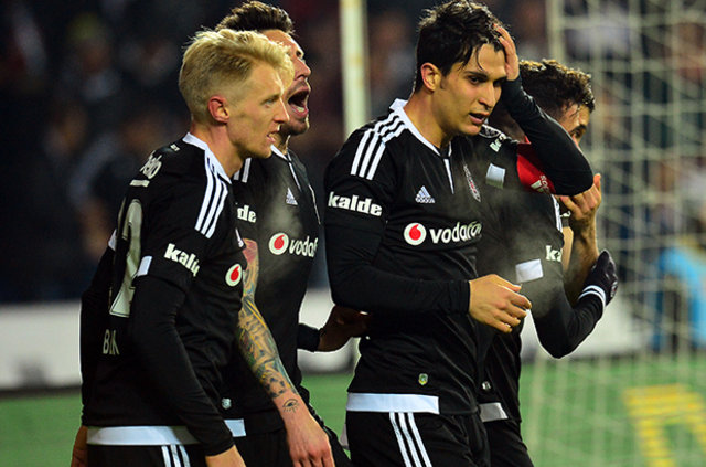 Beşiktaş'ın Alman futbolcusu Andreas Beck: Türk halkı teröre teslim olmadı