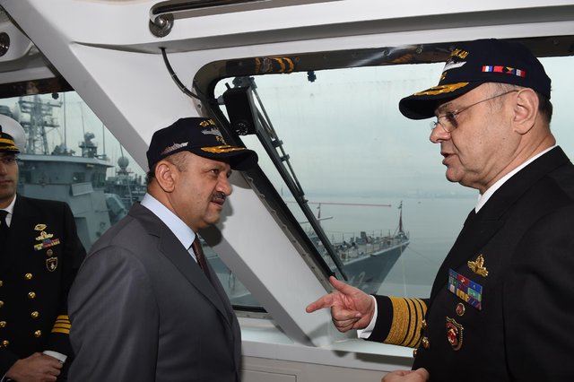 Bakan Fikri Işık Gölcük Donanma Komutanlığı'nı ziyaret etti