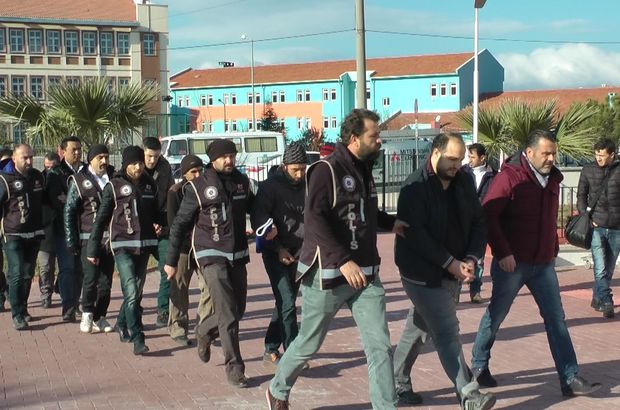 Balıkesir'de göçmen kaçakçıları yakayı ele verdi