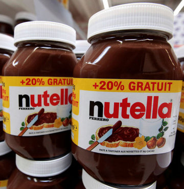 EFSA’nın palmiye yağında kanserojen olduğuna ilişkin raporundan sonra Avrupa’daki marketler Nutella da dahil içinde söz konusu yağı içeren ürünleri raftan kaldırma kararı aldı