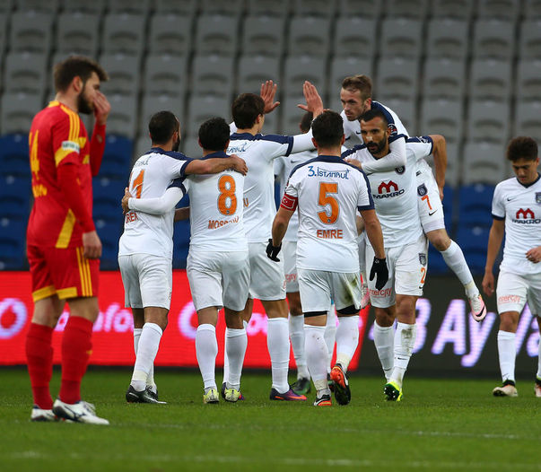 Spor Toto Süper Lig'in lideri Medipol Başakşehir, 17. hafta maçında sahasında Kayserispor'u 5-0 mağlup etti.