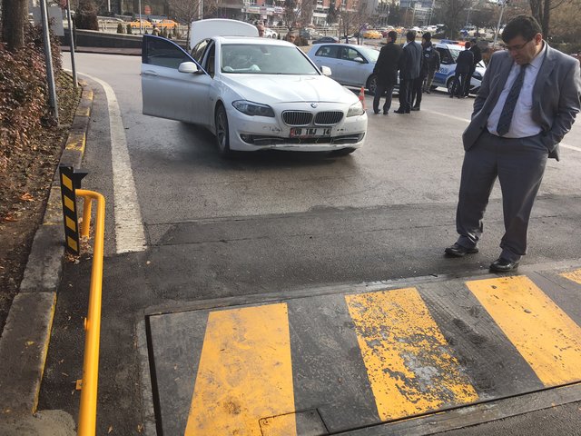 CHP'li Tanju Özcan'ın aracı kaza yaptı