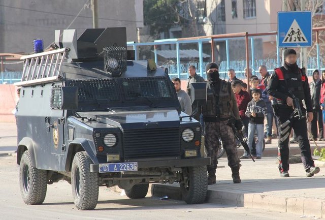Adana'da 'Polis giremez' denilen bölgede huzur operasyonu