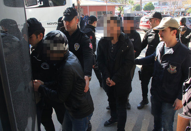 Adana'da DEAŞ operasyonunda gözaltına alınanlara 'vatan haini' tepkisi