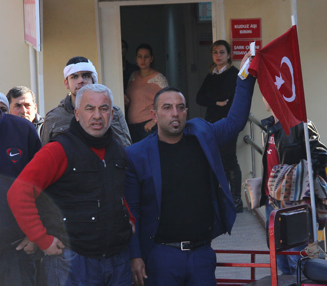 Adana'da DEAŞ operasyonunda gözaltına alınanlara 'vatan haini' tepkisi