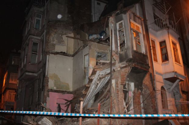 Beyoğlu'nda 4 katlı bina çöktü