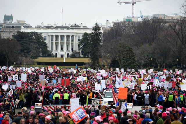 Trump'a karşı 'Kadınlar Yürüyüşü'ne ünlüler akın etti!