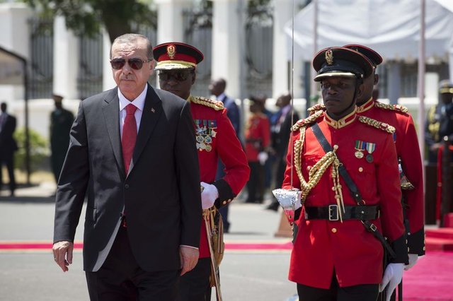 Cumhurbaşkanı Erdoğan Tanzanya'da tamtam çaldı