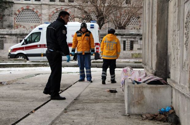 Beyoğlu'nda evsiz bir kişi donarak can verdi