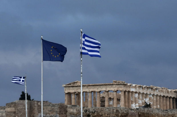Yunanistan iflasın eşiğinde