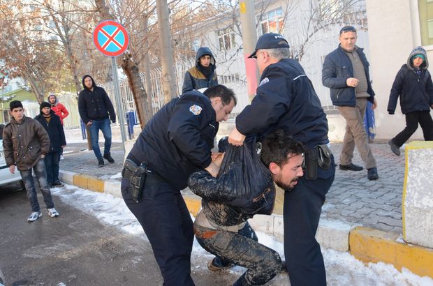 Dur ihtarına uymayan Afganlar Aksaray polisini teyakkuza geçirdi