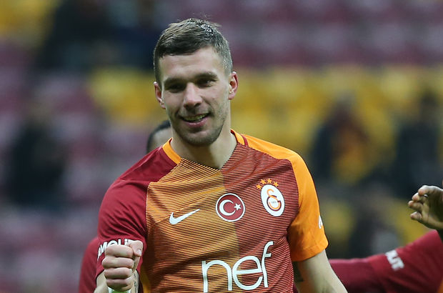 Podolski'den 'pastırma'lı gönderme