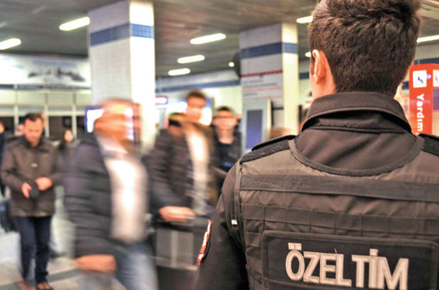 Atatürk Havalimanı'nda kaçak 10 yolcu yakalandı