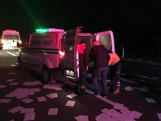 Uşak'ta otobüs kamyona arkadan çarptı: 1 ölü 12 yaralı