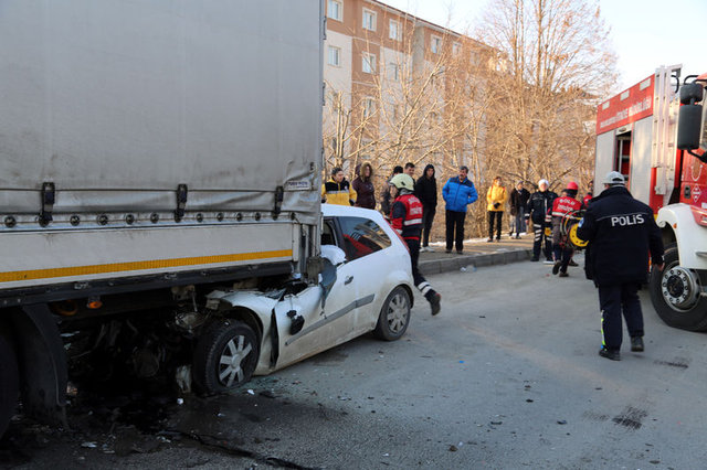 Bolu'da TIR'a çarpan otomobilin sürücüsü İlker Erdi Gülen hayatını kaybetti