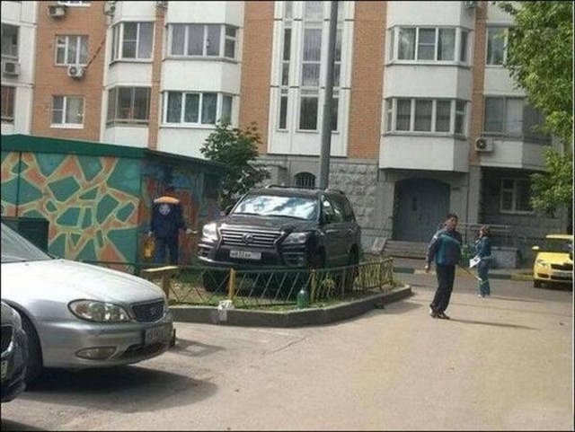 Arabasını yanlış yere park edenler