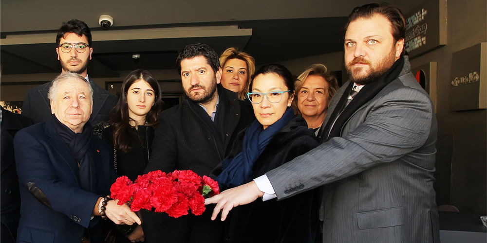 FIA Başkanı Reina'ya karanfil bıraktı