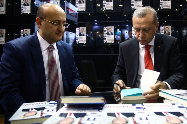 Akdoğan, Erdoğan'ın bilinmeyen yönlerini yazdı 