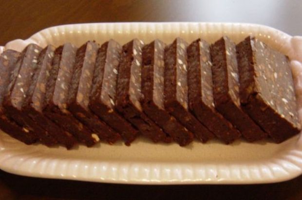 Bitter çikolatalı bisküvili pasta