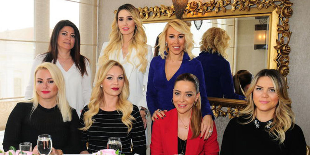 Özel günde dostlarını ağırladı