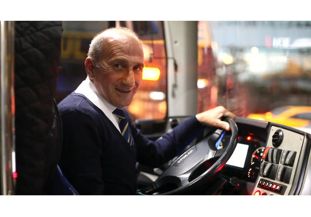 İETT'nin fenomen şoförü Hikmet Yılmaz'ı emekliliğe Habertürk uğurladı