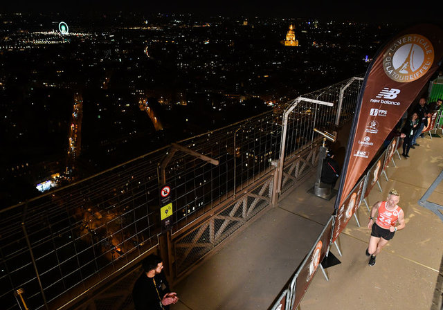 Paris Eyfel Kulesi'ndeki maraton nefesleri kesti!