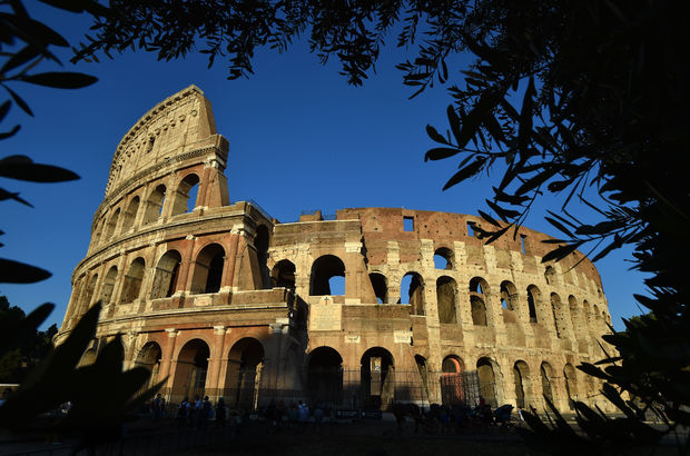 Roma'nın tarihi simgesi Kolezyum yöneticisini arıyor