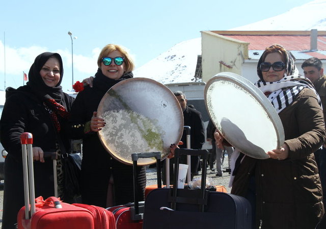 İranlı turistler Van'a akın etmeye başladı