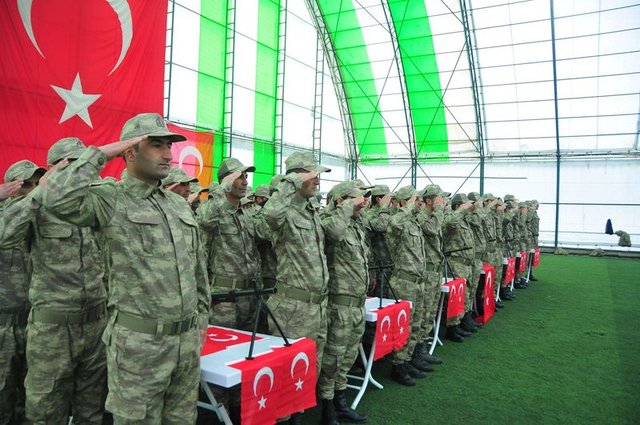 Hakkari'de 174 korucu Türkçe ve Kürtçe yeminle göreve başladı