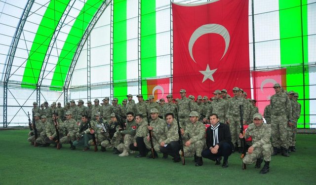 Hakkari'de 174 korucu Türkçe ve Kürtçe yeminle göreve başladı
