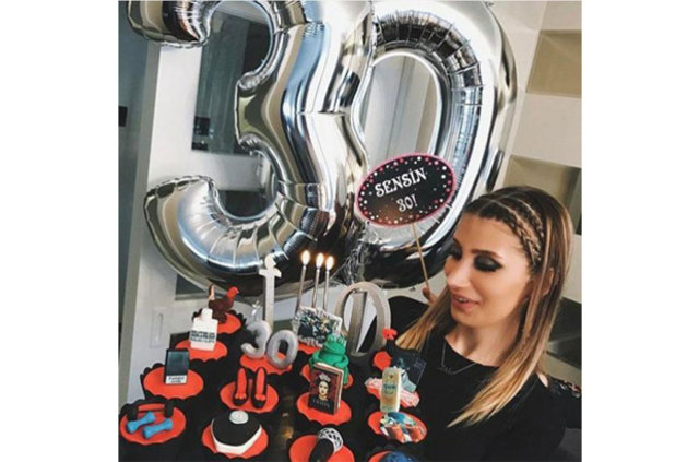 İrem Derici doğum gününü sevgilisi Lider Şahin'in ailesiyle birlikte kutladı
