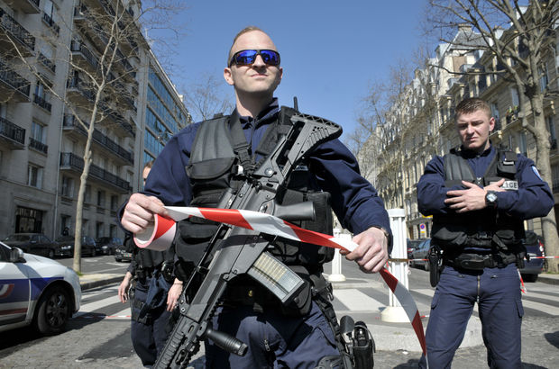 SON DAKİKA - Fransa'nın başkenti Paris'te güvenlik alarmı verildi