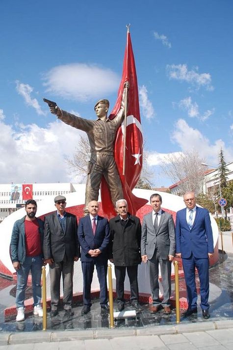 Sehit Fethi Sekin In Babasi Sehit Omer Halisdemir In Babasini Ziyaret Etti Gundem Haberleri