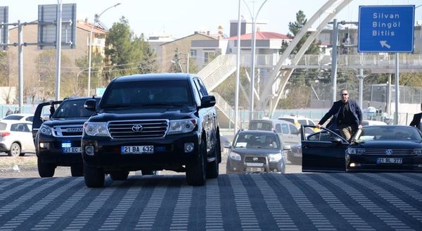 Kılıçdaroğlu'na Diyarbakır Emniyet Müdürlüğü tarafından zırhlı araç tahsis edildi.