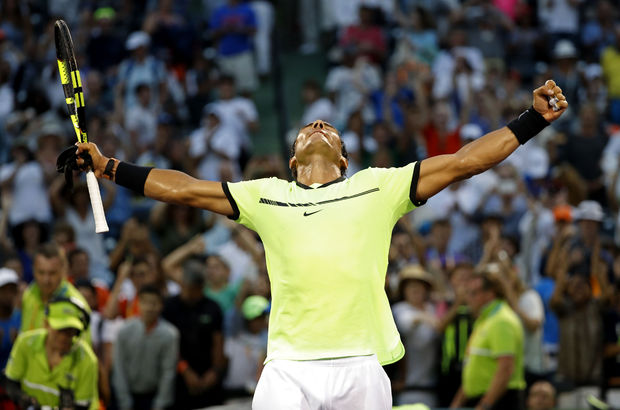 Rafael Nadal bininci maçında Kohlschreiber'ı yendi