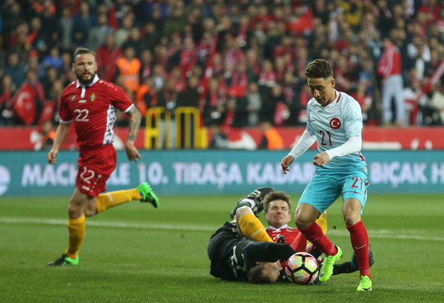 Dortmund ve Beşiktaş'tan Emre Mor açıklaması