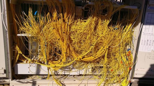 Bilgi işlem çalışanlarına kabus olan kablolar