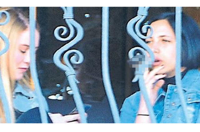 Zehra Çilingiroğlu sigara içerken görüntülendi