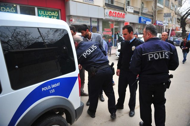 Bursa'da 310 bin TL'lik kapkaç zanlıları polisin operasyonuyla yakalandı