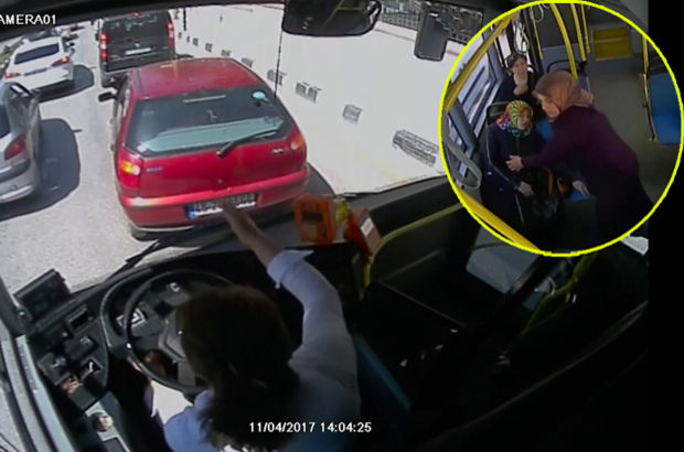 Manisa'da fenalaşan yolcuyu hastaneye kadın otobüs şoförü yetiştirdi (video)